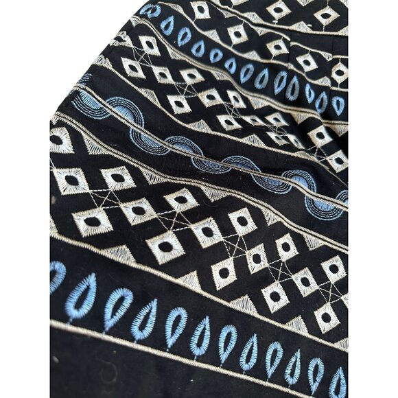 WHITE HOUSE BLACK MARKET Black Embroidered 5" Short Size 10 - Picture 2 of 5